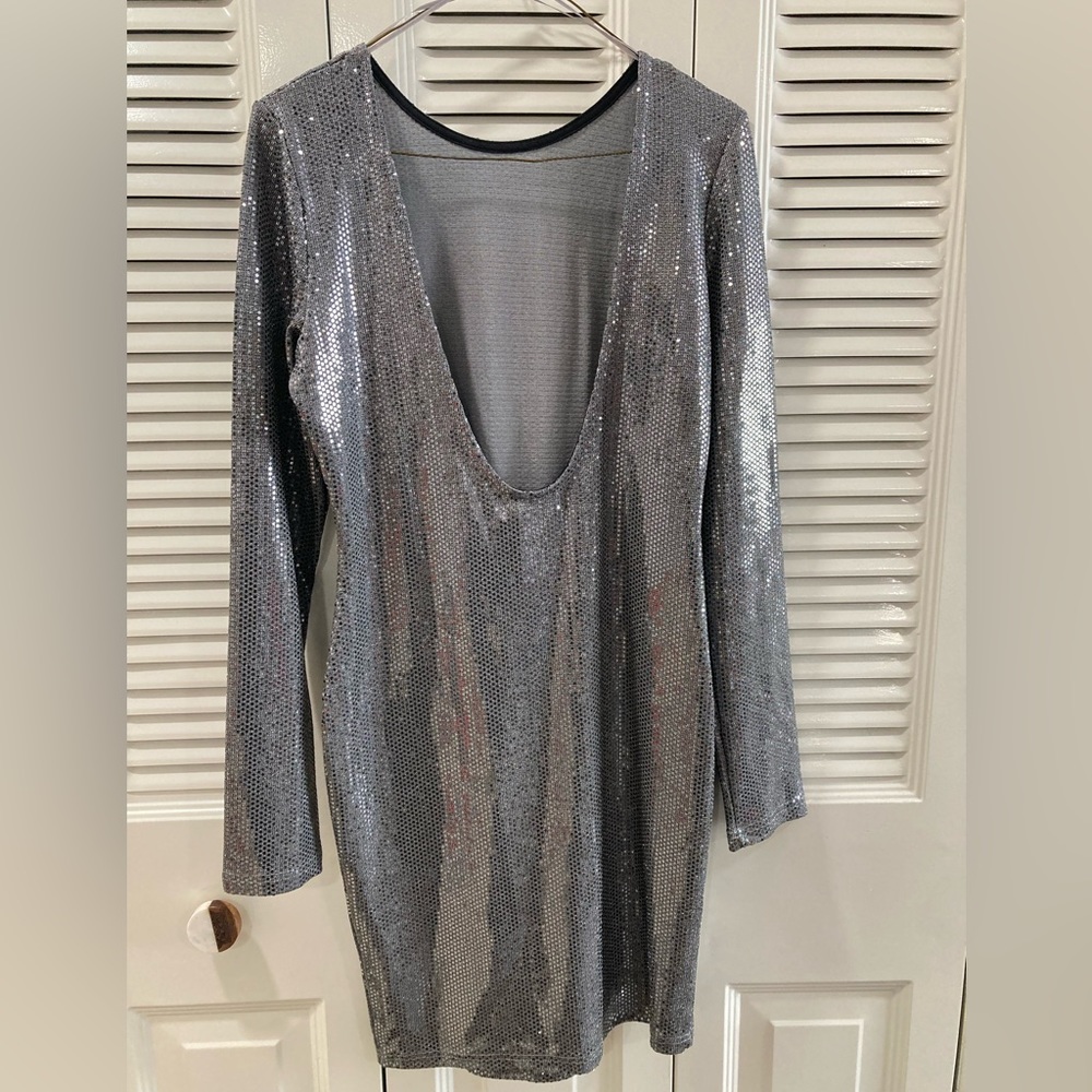 SHINNY SHIMMERY SPARKLY LOW BACK SILVER PARTY DRESS